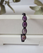Cargar imagen en el visor de la galería, ✧ Pulsera de macramé con piedras naturales: Amatista ovalada