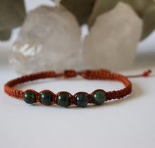 Cargar imagen en el visor de la galería, ✧ Pulsera de macramé con piedras naturales: Jade
