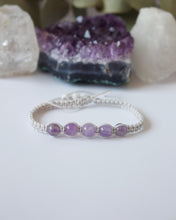Cargar imagen en el visor de la galería, ✧ Pulsera de macramé con piedras naturales: Amatista