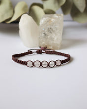 Cargar imagen en el visor de la galería, ✧ Pulsera de macramé con piedras naturales: Cuarzo rosa