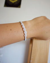 Cargar imagen en el visor de la galería, ✧ Pulsera de macramé con piedras naturales: Cuarzo rosa