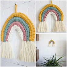 Cargar imagen en el visor de la galería, ✧ Arcoíris de macramé tejido a mano | Colgante de pared bohemio