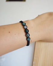Cargar imagen en el visor de la galería, ✧ Pulsera de macramé con piedras naturales: Jade