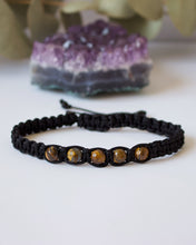 Cargar imagen en el visor de la galería, ✧ Pulsera de macramé con piedras naturales: Ojo de tigre