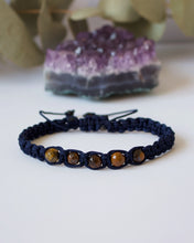 Cargar imagen en el visor de la galería, ✧ Pulsera de macramé con piedras naturales: Ojo de tigre