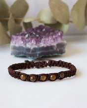 Cargar imagen en el visor de la galería, ✧ Pulsera de macramé con piedras naturales: Ojo de tigre