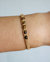 Cargar imagen en el visor de la galería, ✧ Pulsera de macramé con piedras naturales: Ojo de tigre