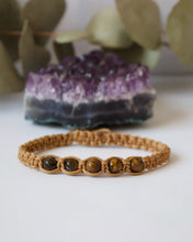 Cargar imagen en el visor de la galería, ✧ Pulsera de macramé con piedras naturales: Ojo de tigre