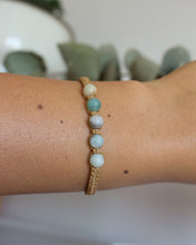 Cargar imagen en el visor de la galería, ✧ Pulsera de macramé con piedras naturales: Amazonita