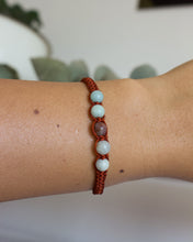 Cargar imagen en el visor de la galería, ✧ Pulsera de macramé con piedras naturales: Amazonita