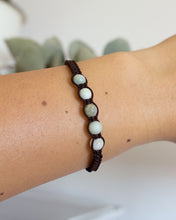 Cargar imagen en el visor de la galería, ✧ Pulsera de macramé con piedras naturales: Amazonita