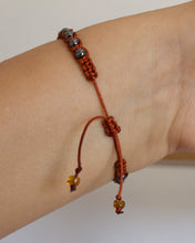 Cargar imagen en el visor de la galería, ✧ Pulsera de macramé con piedras naturales: Hematita