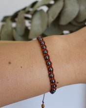 Cargar imagen en el visor de la galería, ✧ Pulsera de macramé con piedras naturales: Hematita
