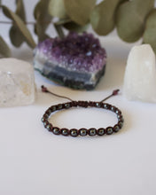 Cargar imagen en el visor de la galería, ✧ Pulsera de macramé con piedras naturales: Hematita