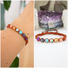 Load image into Gallery viewer, ✧ Pulsera de los 7 Chakras | Pulseras de macramé con piedras naturales : Jaspe rojo, Calcita, Citrino, Jade, Turquesa, Lapislázuli y Amatista.
