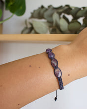 Load image into Gallery viewer, ✧ Pulsera de macramé con piedras naturales: Amatista ovalada
