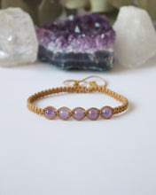 Load image into Gallery viewer, ✧ Pulsera de macramé con piedras naturales: Amatista
