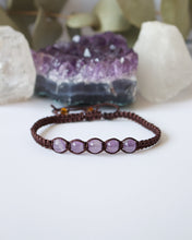 Load image into Gallery viewer, ✧ Pulsera de macramé con piedras naturales: Amatista
