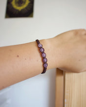 Load image into Gallery viewer, ✧ Pulsera de macramé con piedras naturales: Amatista
