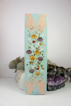 Cargar imagen en el visor de la galería, ✧ Marcapáginas Bookmark: Falling flowers
