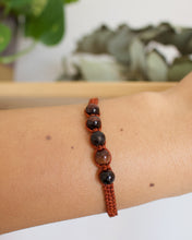 Load image into Gallery viewer, ✧ Pulsera de macramé con piedras naturales: Ojo de buey
