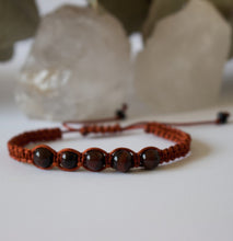 Load image into Gallery viewer, ✧ Pulsera de macramé con piedras naturales: Ojo de buey
