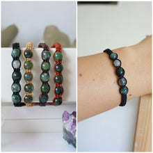 Load image into Gallery viewer, ✧ Pulsera de macramé con piedras naturales: Jade
