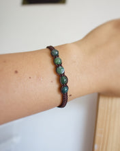 Load image into Gallery viewer, ✧ Pulsera de macramé con piedras naturales: Jade
