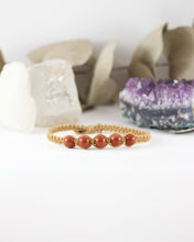 Load image into Gallery viewer, ✧ Pulsera de macramé con piedras naturales : Jaspe Rojo
