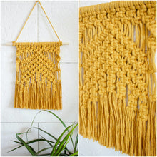 Load image into Gallery viewer, ✧ Colgante de pared de macramé bohemio tejido a mano #2 | Tapices de macramé boho
