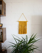 Load image into Gallery viewer, ✧ Colgante de pared de macramé bohemio tejido a mano #1 | Tapices de macramé boho
