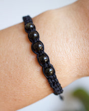 Load image into Gallery viewer, ✧ Pulsera de macramé con piedras naturales: Obsidiana
