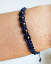 Load image into Gallery viewer, ✧ Pulsera de macramé con piedras naturales: Obsidiana
