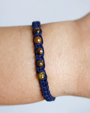 Load image into Gallery viewer, ✧ Pulsera de macramé con piedras naturales: Ojo de tigre
