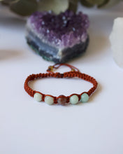 Load image into Gallery viewer, ✧ Pulsera de macramé con piedras naturales: Amazonita
