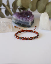 Load image into Gallery viewer, ✧ Pulsera de macramé con piedras naturales: Hematita
