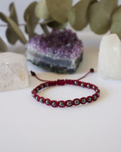 Load image into Gallery viewer, ✧ Pulsera de macramé con piedras naturales: Hematita
